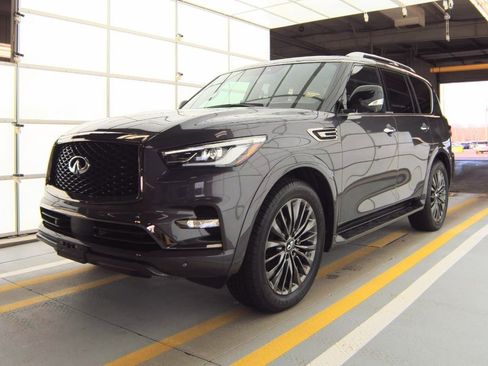Used 2024 INFINITI QX80 Sensory image 2