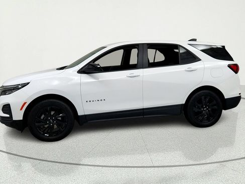 Used 2023 Chevrolet Equinox RS FWD image 2