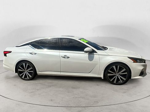 Used 2020 Nissan Altima 2.0 Platinum FWD image 7