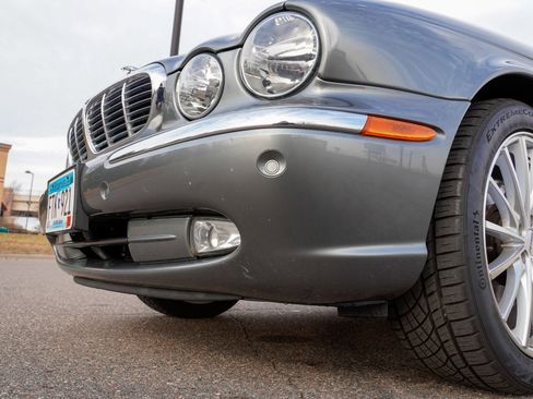 Used 2005 Jaguar XJ8 image 11