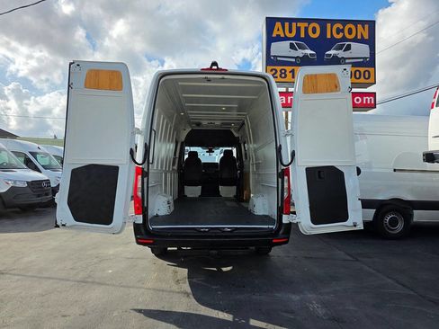Used 2020 Mercedes-Benz Sprinter 2500 image 11
