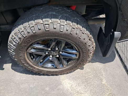 Used 2022 Chevrolet Silverado 1500 LT Trail Boss w/ Bed Protection Package AWD/4WD image 9