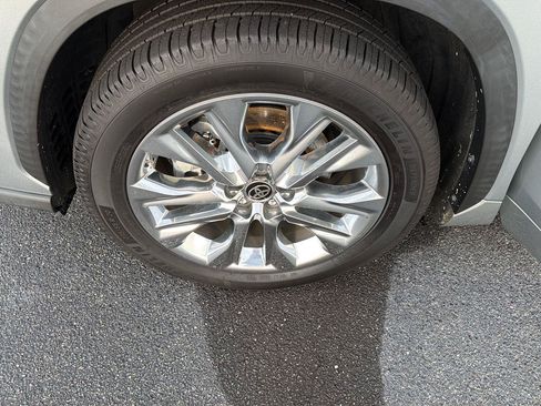 Certified 2020 Toyota Highlander Limited FWD image 38