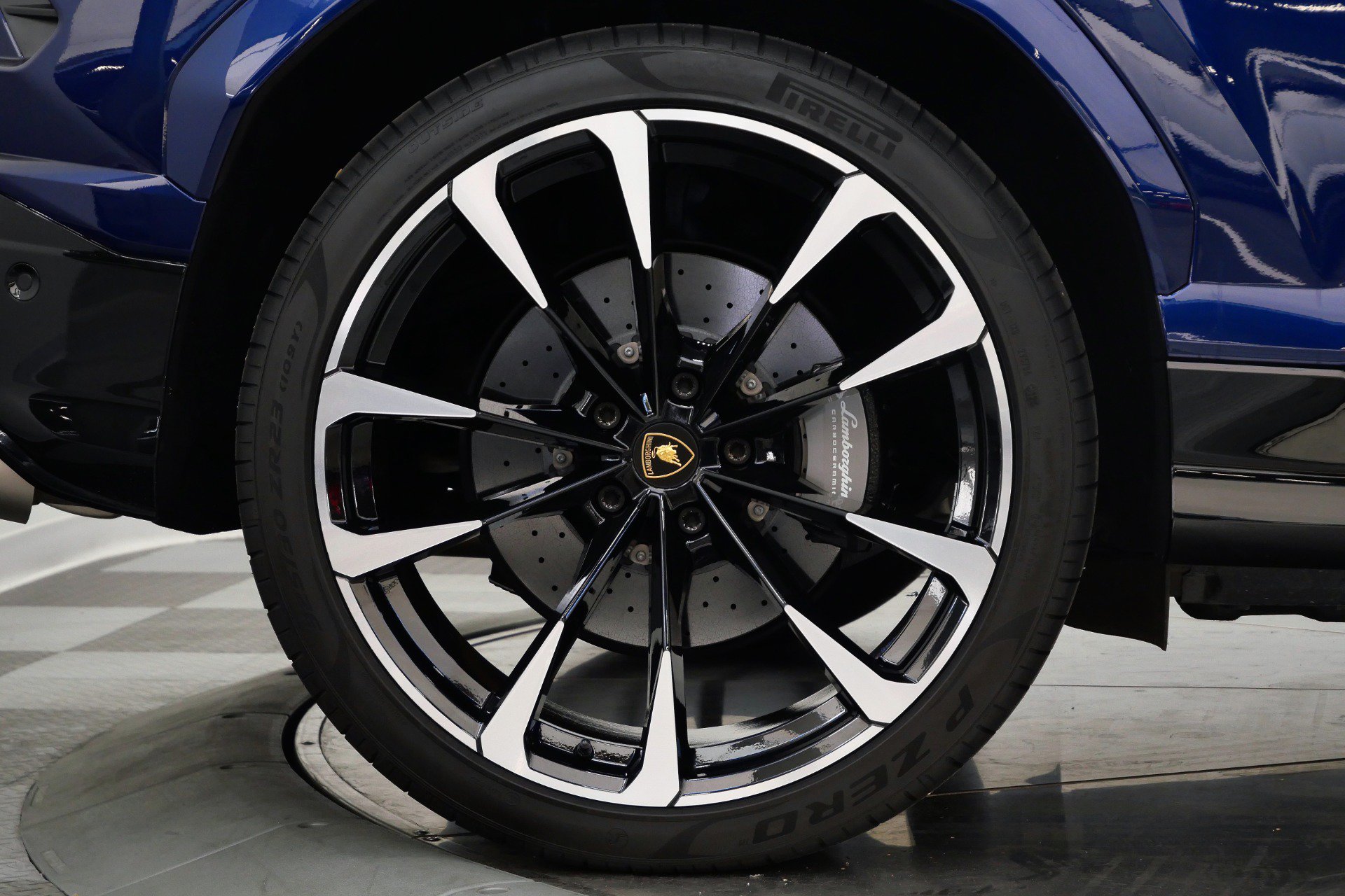 Used 2022 Lamborghini Urus AWD/4WD image 44