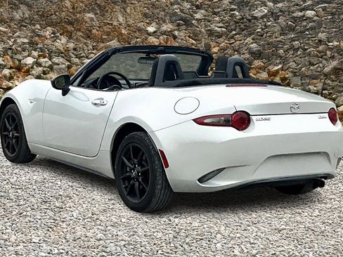 Used 2016 MAZDA MX-5 Miata Sport image 11