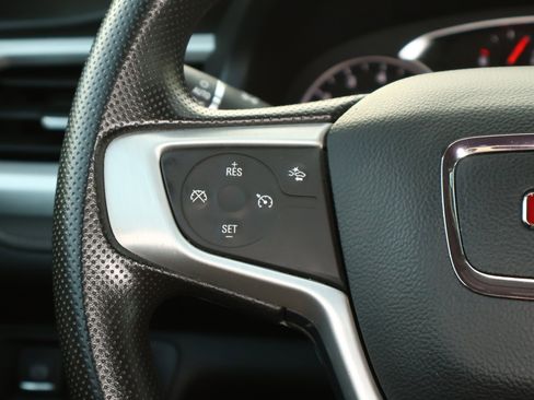 Used 2023 GMC Acadia SLE image 12