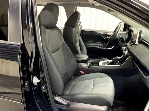 Used 2020 Toyota RAV4 XLE w/ Convenience Package image 7