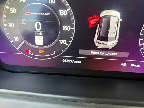 Used 2019 Land Rover Range Rover Velar R-Dynamic SE image 16