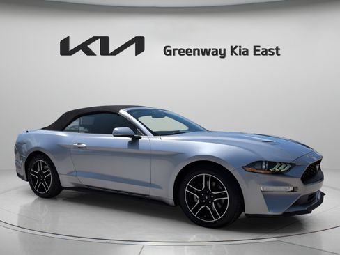 Used 2021 Ford Mustang Premium RWD image 3