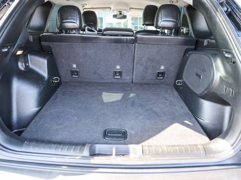 Used 2019 Jeep Cherokee Limited FWD image 25