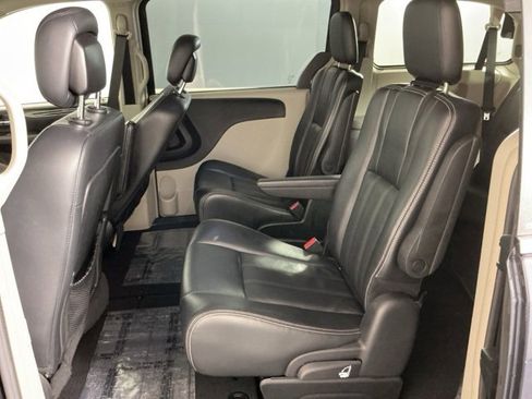Used 2013 Chrysler Town & Country Touring image 25