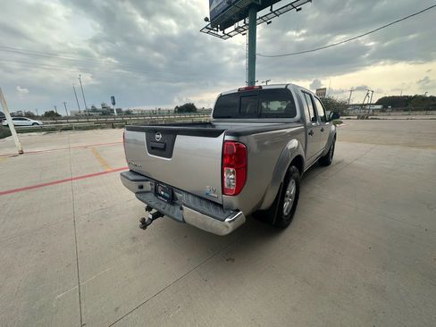 Used 2018 Nissan Frontier SV image 5