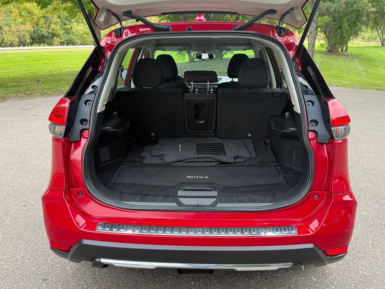 Used 2017 Nissan Rogue S AWD/4WD image 5