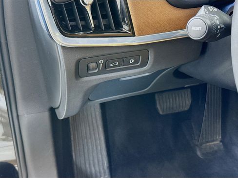 Used 2020 Volvo S90 T8 Inscription image 10