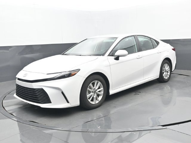 Used 2025 Toyota Camry LE w/ Convenience Package FWD image 8