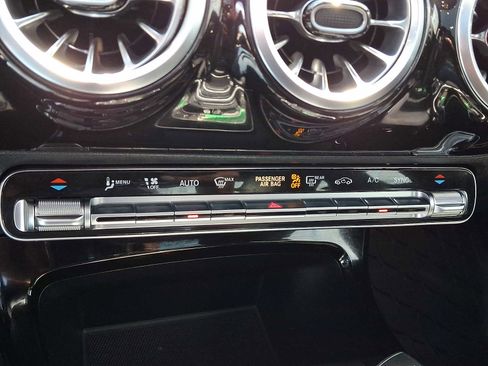 Used 2023 Mercedes-Benz CLA 250 4MATIC image 19