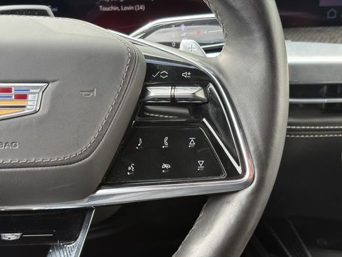Certified 2025 Cadillac Escalade ESV V AWD/4WD image 22