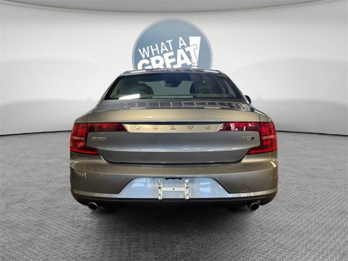 Used 2018 Volvo S90 T5 Momentum w/ Convenience Package image 5