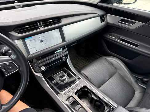Used 2017 Jaguar XF Prestige AWD/4WD image 18