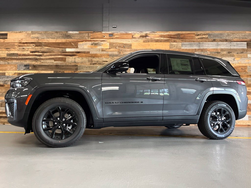New 2026 Jeep Grand Cherokee Altitude AWD/4WD image 15