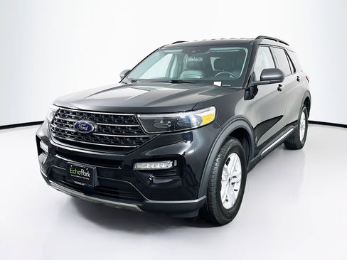 Used 2024 Ford Explorer XLT w/ Equipment Group 202A image 3