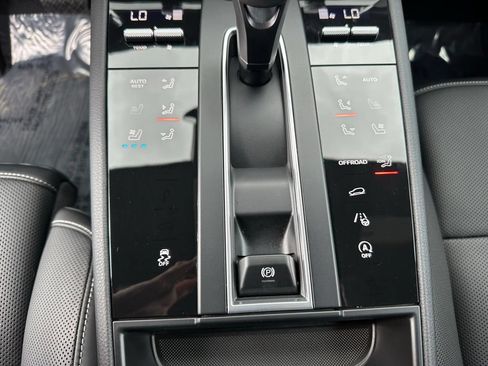 Certified 2026 Porsche Macan Turbo AWD/4WD image 25