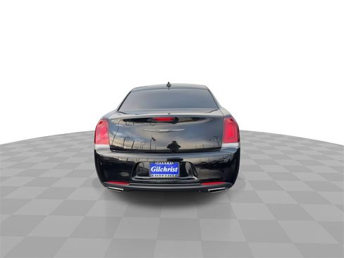 Used 2023 Chrysler 300 Touring w/ Sport Appearance Package image 7