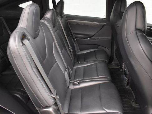 Used 2017 Tesla Model X image 19