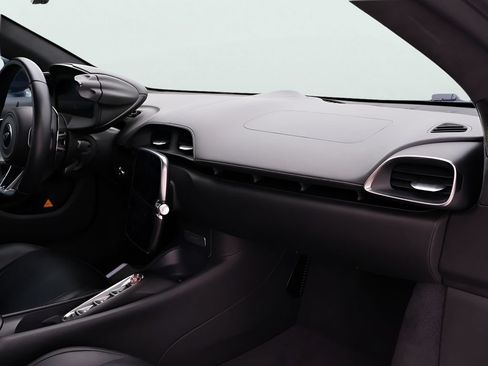 Used 2023 McLaren Artura RWD image 15