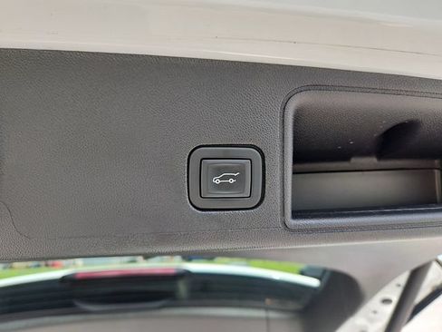 Used 2023 GMC Terrain SLT FWD image 32