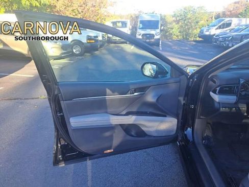 Used 2021 Toyota Camry XLE image 8