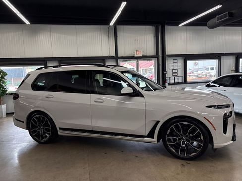 Used 2024 BMW X7 xDrive40i w/ M Sport Package AWD/4WD image 12