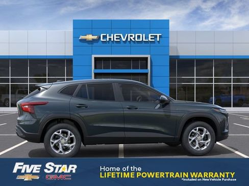 New 2026 Chevrolet Trax LS w/ LS Convenience Package FWD image 5