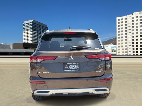 Used 2024 Mitsubishi Outlander 4WD Plug-In Hybrid image 4