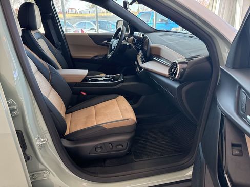 Used 2025 Chevrolet Equinox ACTIV w/ Safety and Technology Package image 19