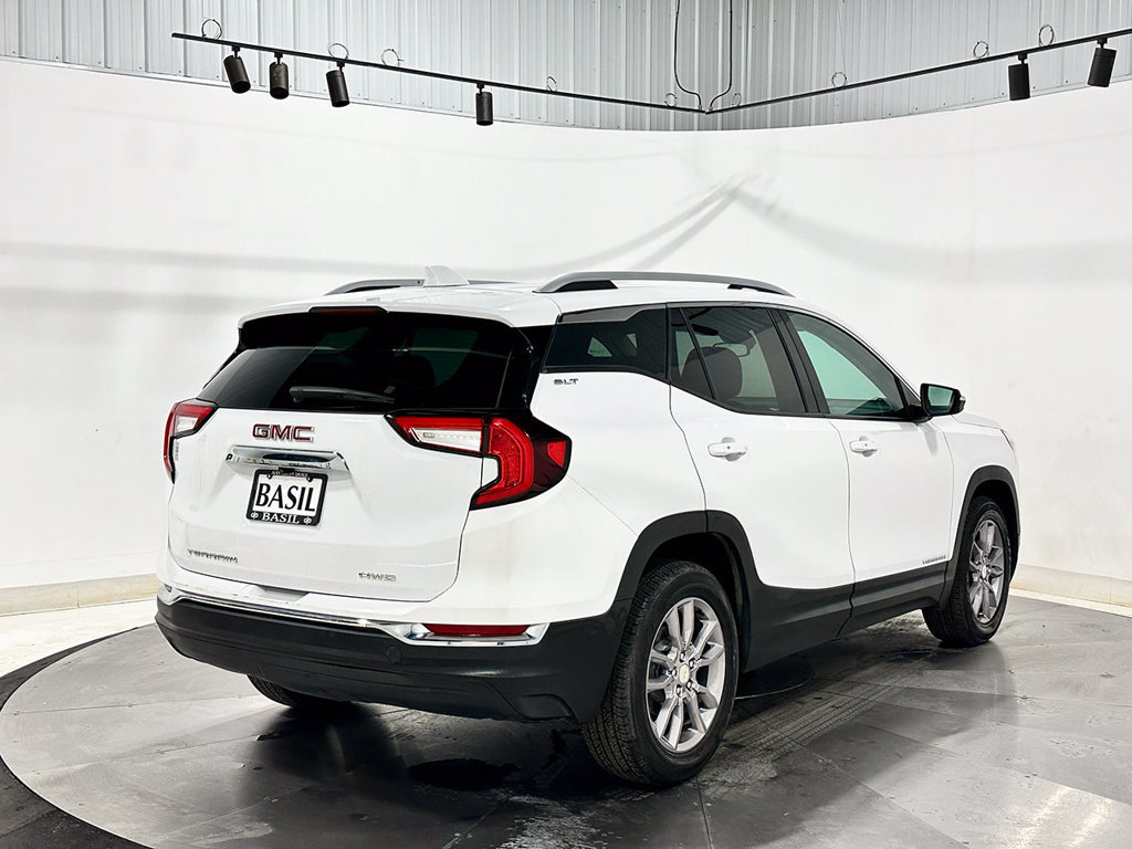 Used 2023 GMC Terrain SLT AWD/4WD image 11