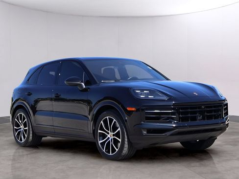 Used 2024 Porsche Cayenne AWD/4WD image 11