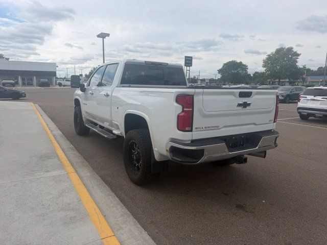 Used 2024 Chevrolet Silverado 2500 LTZ w/ LTZ Convenience Package AWD/4WD image 10