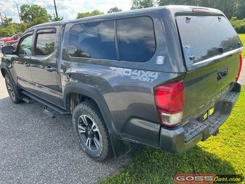 Used 2017 Toyota Tacoma TRD Sport w/ Tow Package (A/T) AWD/4WD image 4