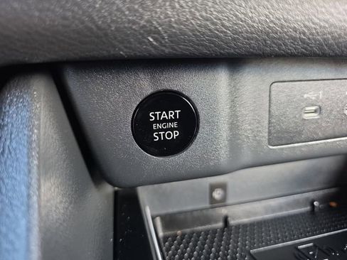 Used 2025 Nissan Rogue SL FWD image 34