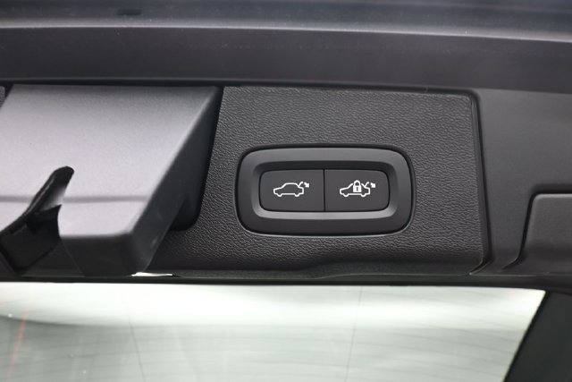 New 2026 Volvo XC60 B5 Ultra w/ Climate Package AWD/4WD image 33