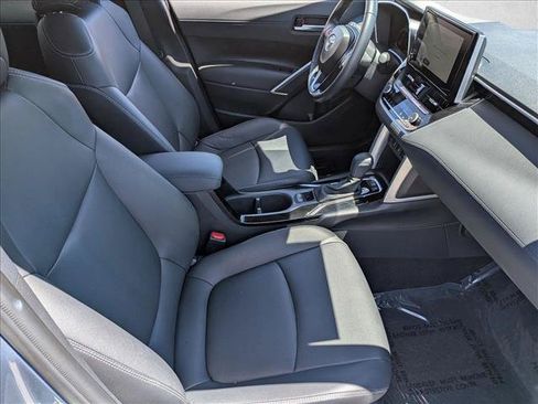 Used 2023 Toyota Corolla Cross XLE w/ Convenience Package FWD image 20