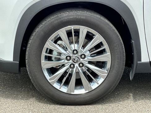Used 2024 Toyota Grand Highlander AWD image 26