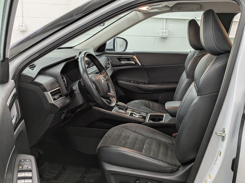 Used 2022 Mitsubishi Outlander SE AWD/4WD image 3
