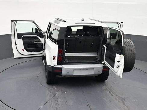 Used 2022 Land Rover Defender 90 AWD/4WD image 32