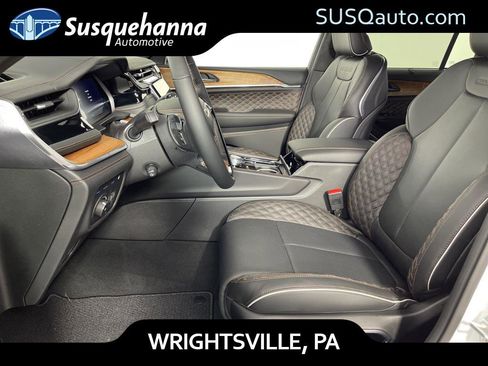 Used 2022 Jeep Grand Cherokee Summit image 10