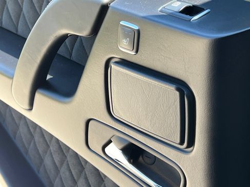 Used 2018 Mercedes-Benz G 550 Squared image 40