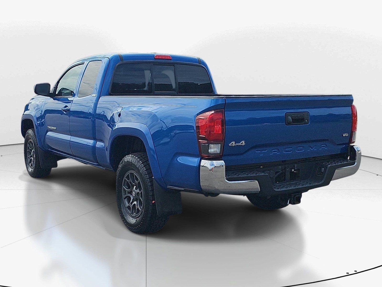 Used 2018 Toyota Tacoma SR5 AWD/4WD image 6