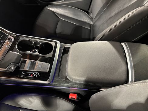 Used 2020 Audi Q8 Prestige w/ Prestige Package image 21