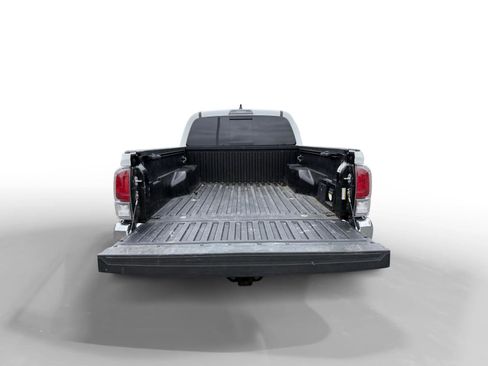 Used 2022 Toyota Tacoma TRD Off-Road image 17